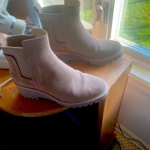 These have been worn 2 times. They are a bit narrow for me.